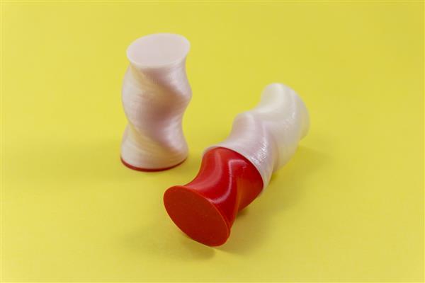 make-own-super-satisfying-3d-printed-twist-containers-with-make-anything-devin-montes-1