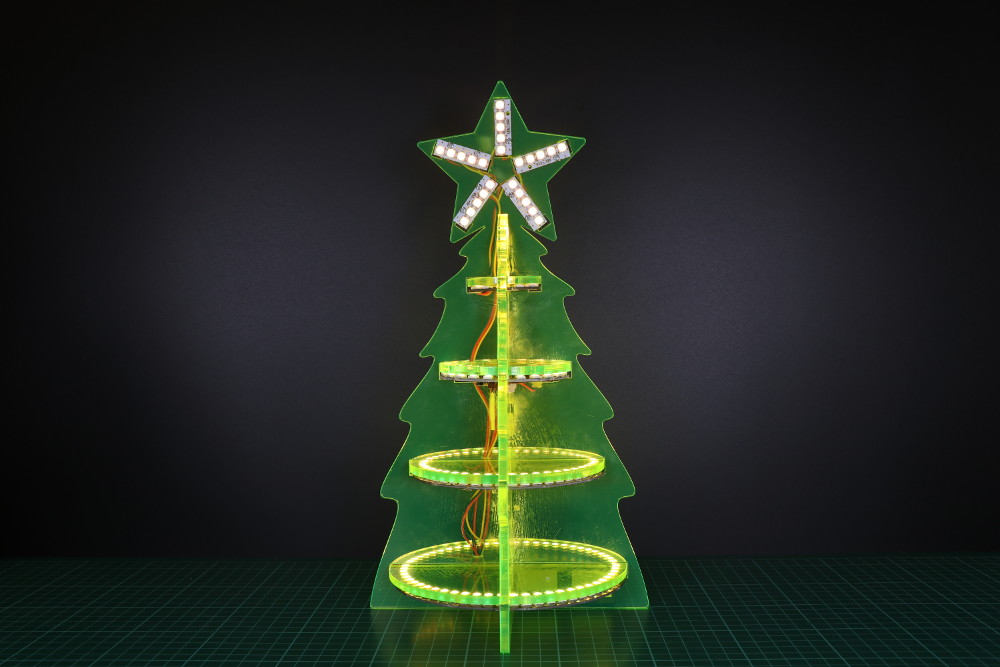 یک درخت کریسمس LED پرینت سه بعدی شده